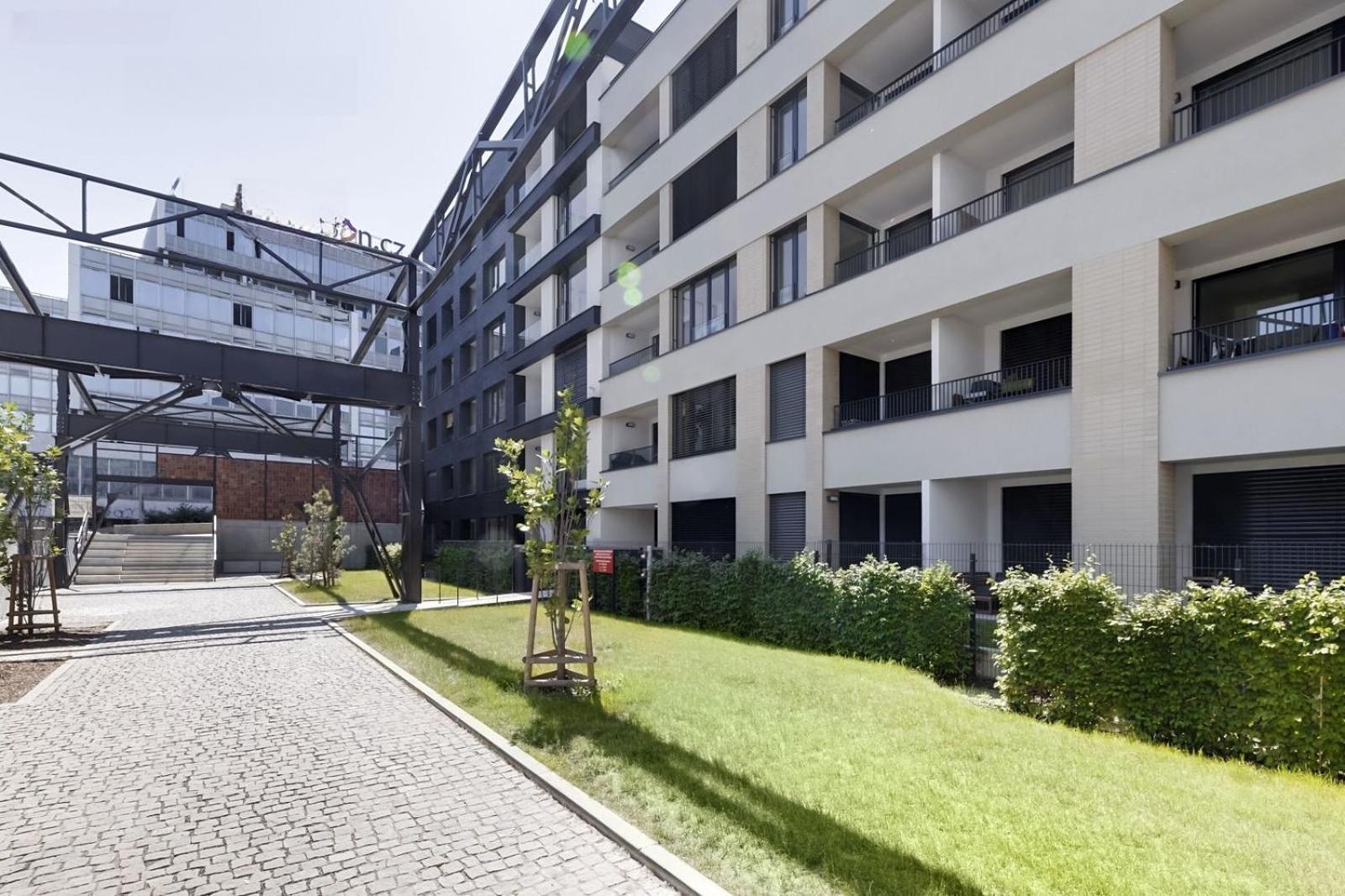Holesovice Delight: Modern Comfort With A Twist In 7 Apartmán *