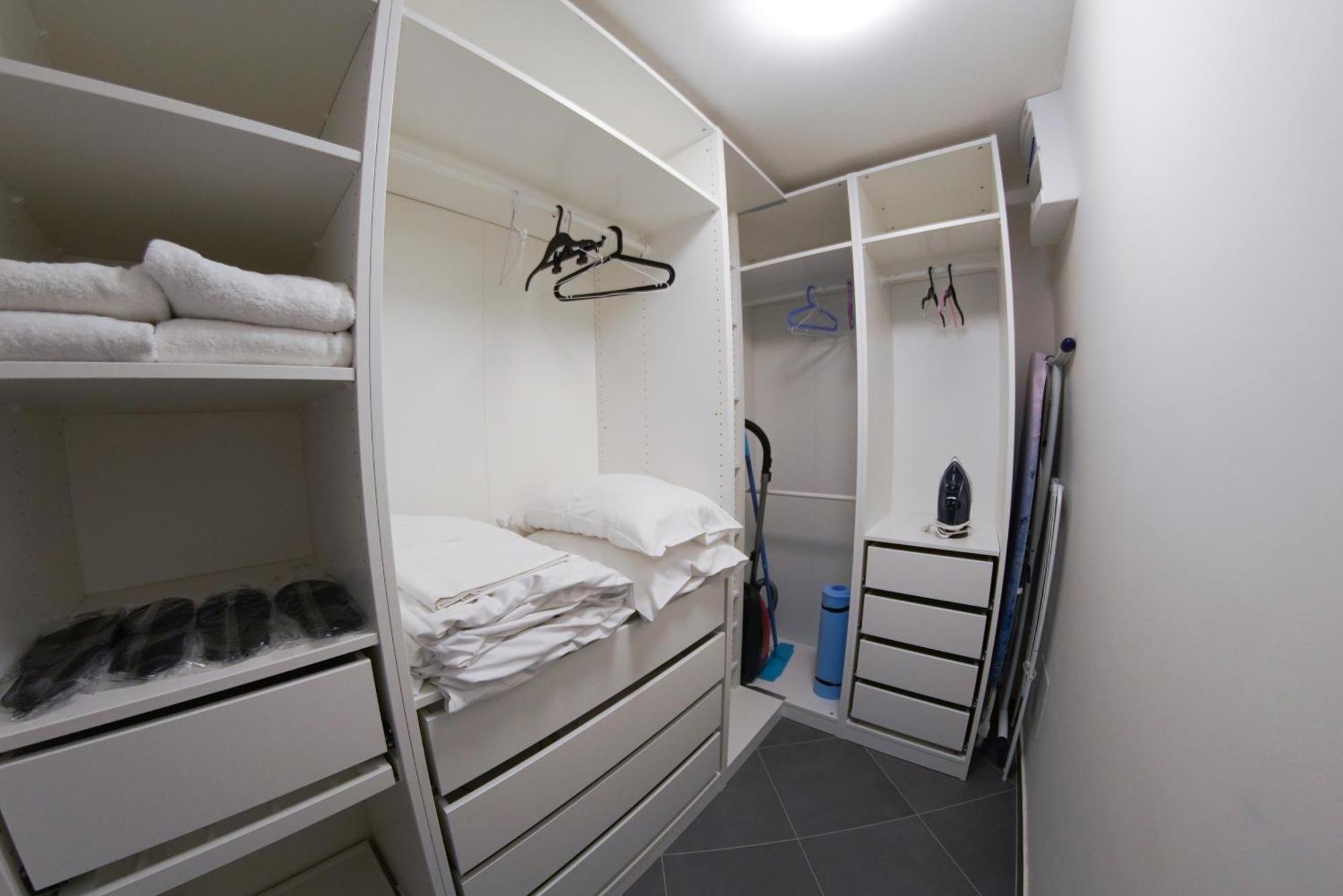 Apartmán Holesovice Delight: Modern Comfort With A Twist In 7 *