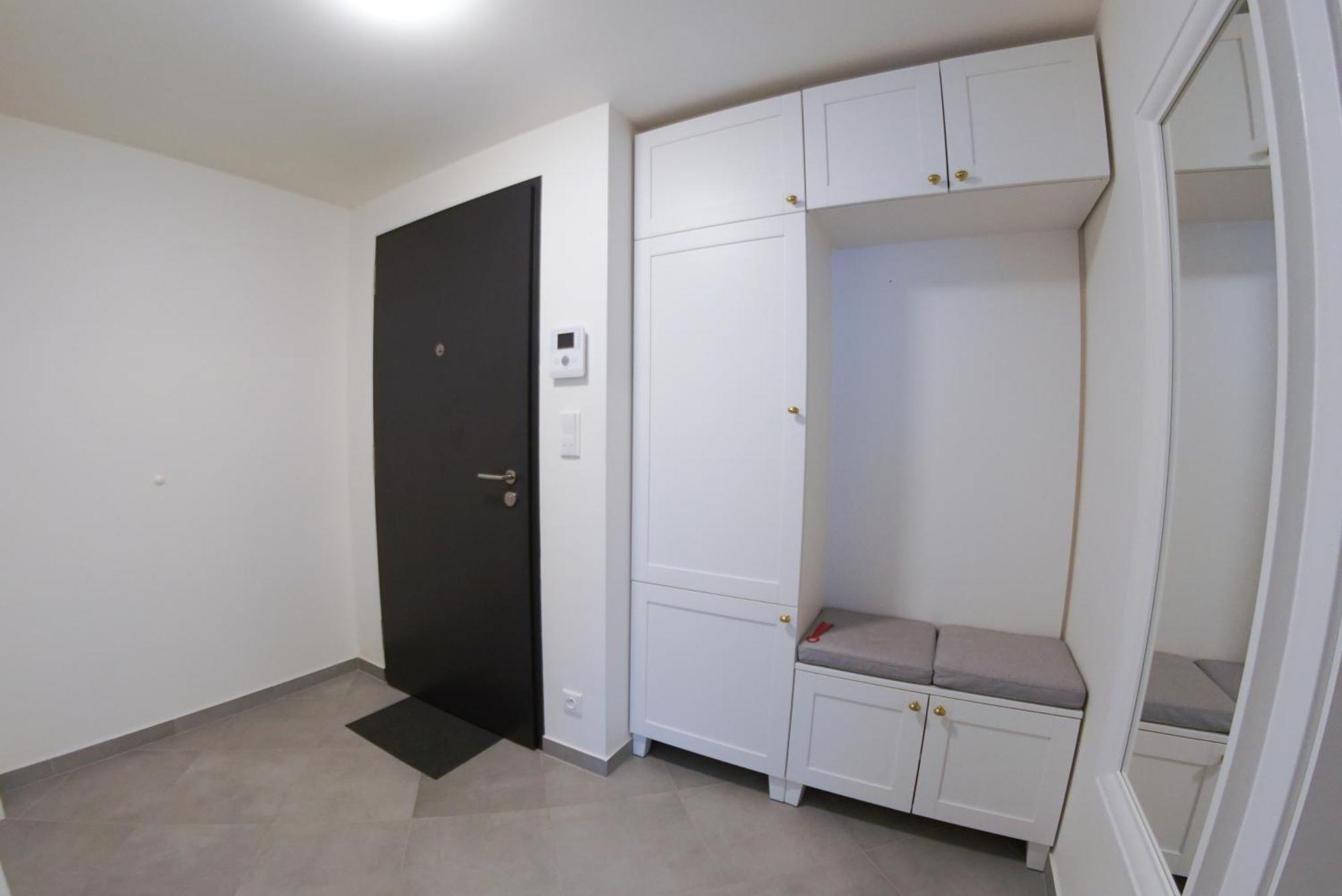 Holesovice Delight: Modern Comfort With A Twist In 7 Praha